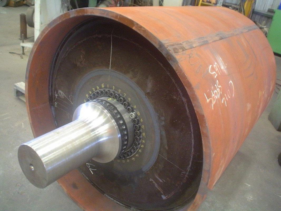 Conveyor pulley drum coated in red oxide primer over a freshly machined shaft